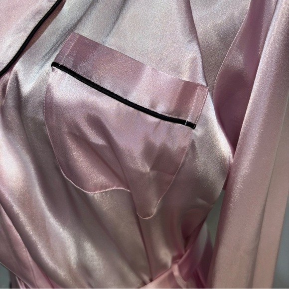 Frederick's of Hollywood Women’s Pink with Black Trim Long Sleeve Robe Size L/XL - Picture 5 of 10